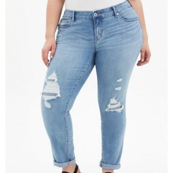 NWOT Torrid Boyfriend Straight Vintage Stretch Distressed Ripped Jeans 22R Light - Picture 1 of 12